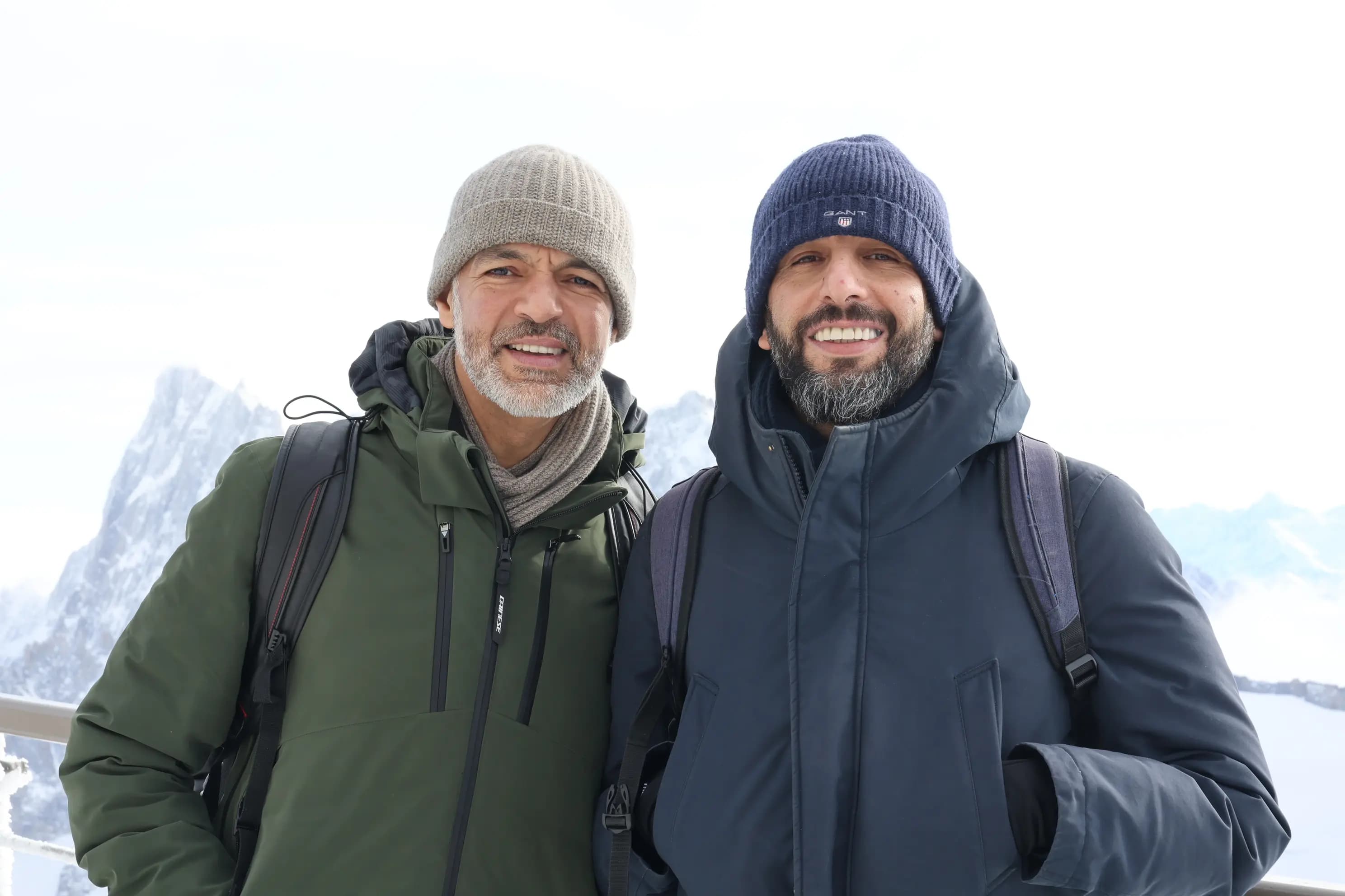 Deux membres de l'équipe empakt en montagne